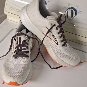Brooks Hyperion White Running Shoes with Orange Soles Sz 10